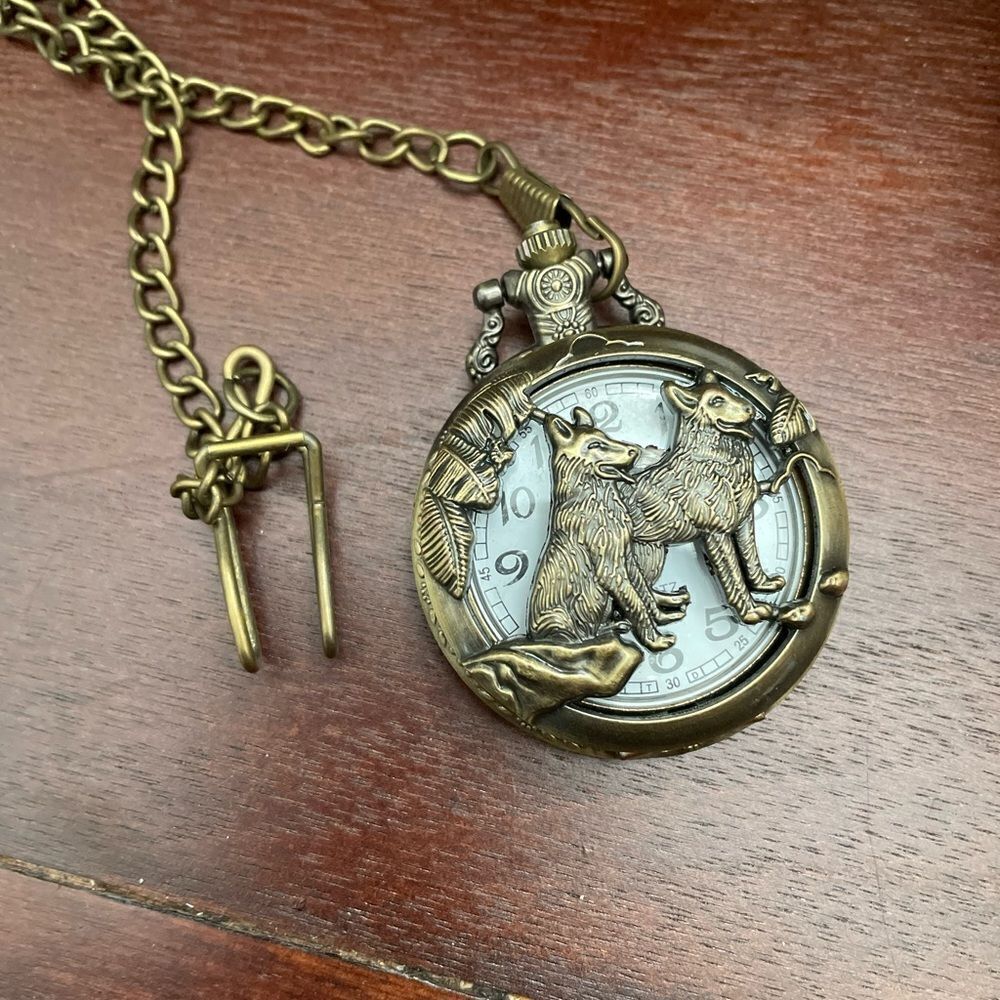 ‎Wolves Quartz Pocket Watch Bronze - Picture 6 of 6